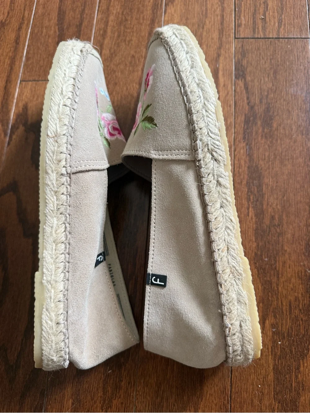 Fabiolas Beige Embroidered Floral Espadrilles size 40 New w/o Box